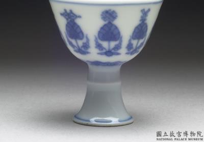 图片[3]-Stem cup with eight treasures in underglaze blue, Qing dynasty, Yongzheng reign (1723-1735)-China Archive